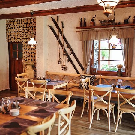 Pension & Restaurant Krakonos ฮาร์ราคอฟ ภายนอก รูปภาพ