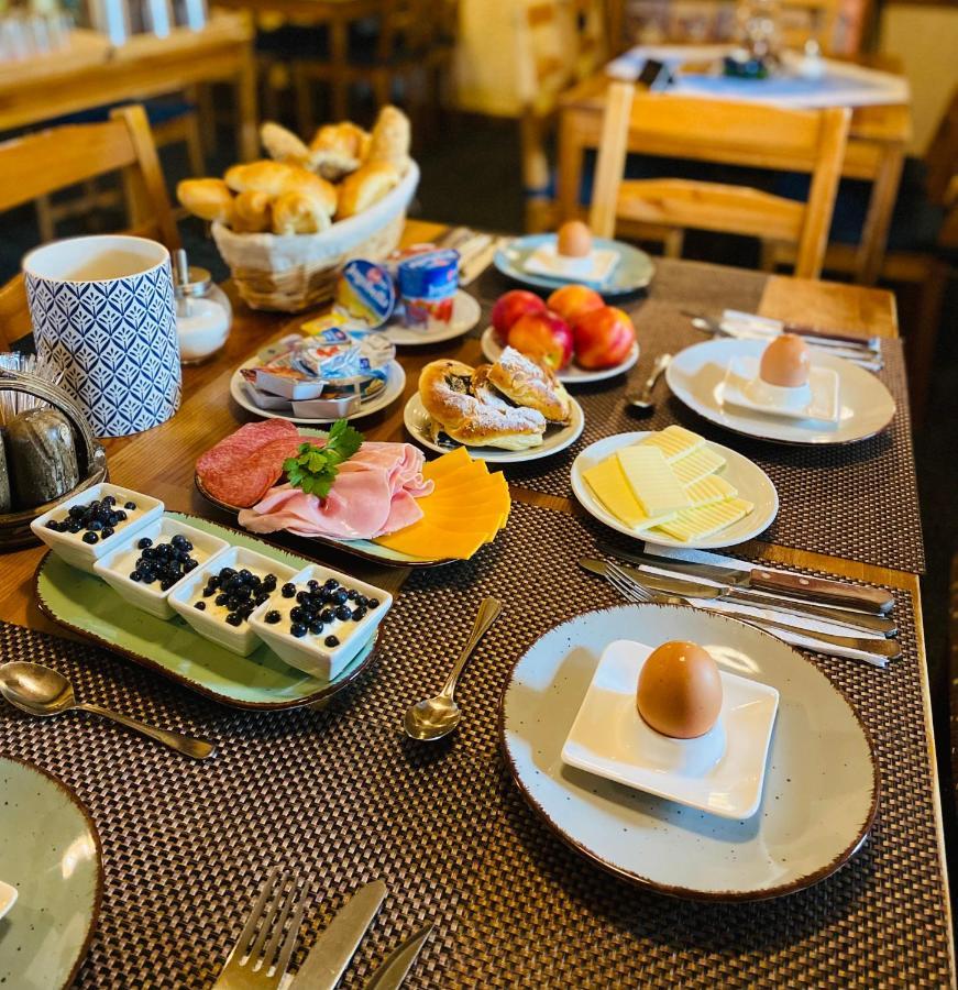 Pension & Restaurant Krakonos ฮาร์ราคอฟ ภายนอก รูปภาพ