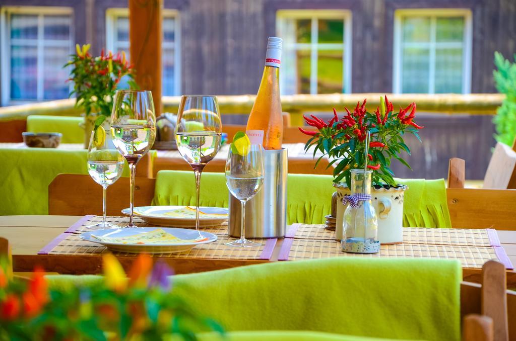 Pension & Restaurant Krakonos ฮาร์ราคอฟ ภายนอก รูปภาพ