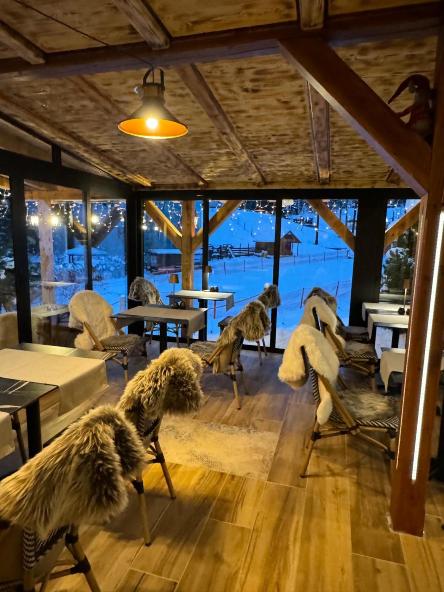 Pension & Restaurant Krakonos ฮาร์ราคอฟ ภายนอก รูปภาพ
