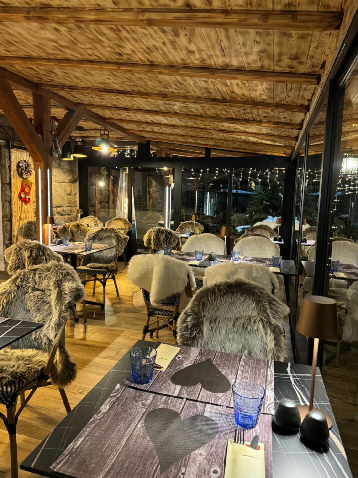 Pension & Restaurant Krakonos ฮาร์ราคอฟ ภายนอก รูปภาพ