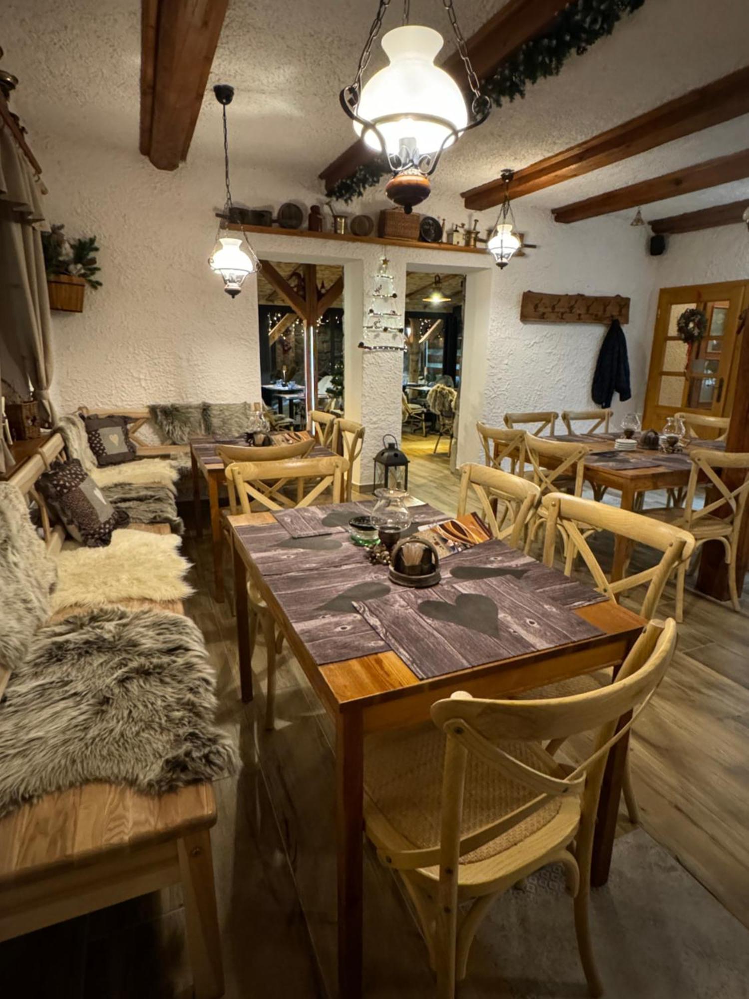 Pension & Restaurant Krakonos ฮาร์ราคอฟ ภายนอก รูปภาพ