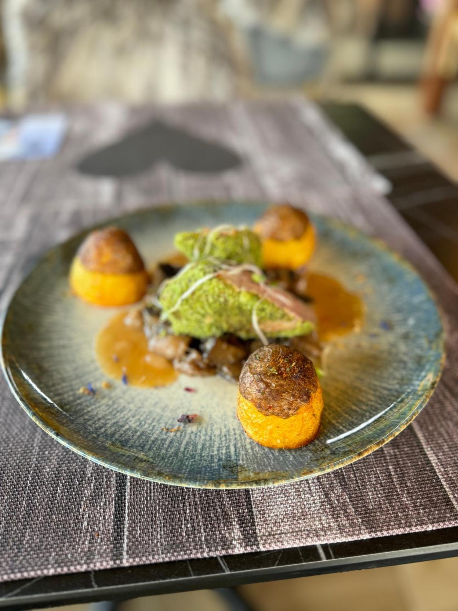 Pension & Restaurant Krakonos ฮาร์ราคอฟ ภายนอก รูปภาพ